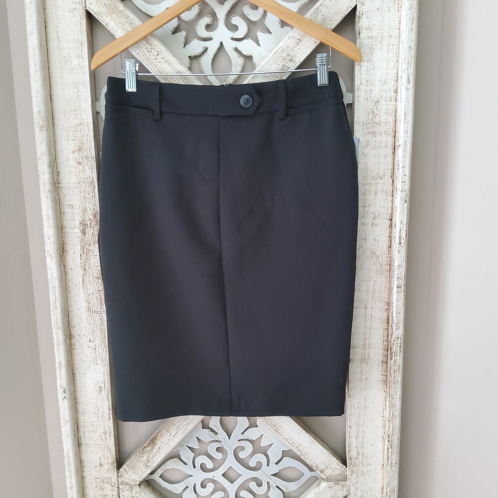 Soho Women's Petite Center Seam Faux Button Straight Pencil Skirt in Black